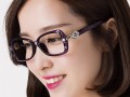 方脸适合什么太眼镜，方脸适合戴什么镜框的眼镜