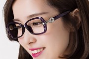 方脸适合什么太眼镜，方脸适合戴什么镜框的眼镜